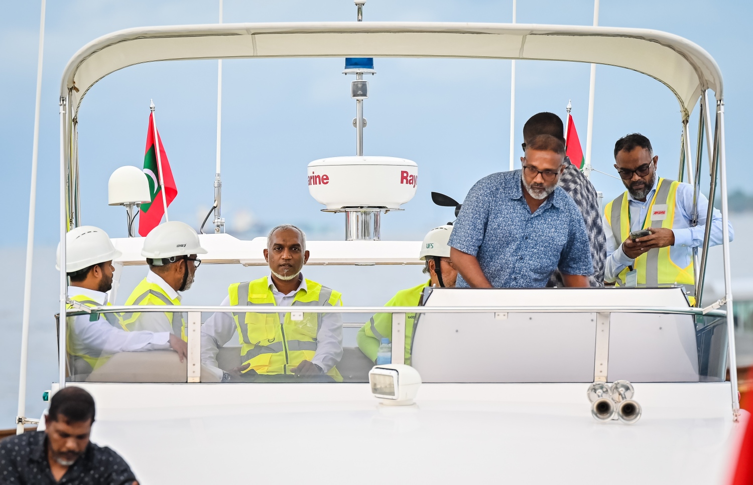 ރައީސް ޑރ. މުހައްމަދު މުއިއްޒު އެމަނިކުފާނުގެ ރަސްމީ ލޯންޗުކޮޅުގައި ތިލަމާލެ ބްރިޖަށް ކަނޑުގައި ކުރާ މަސައްކަތް ބައްލަވާލަައްވަނީ.-- ފޮޓޯ: ނިޝާން އަލީ | މިހާރު