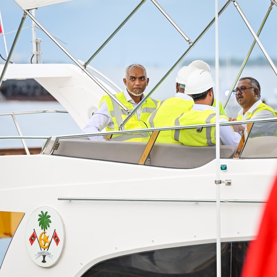 ރައީސް ޑރ. މުހައްމަދު މުއިއްޒު އެމަނިކުފާނުގެ ރަސްމީ ލޯންޗުކޮޅުގައި ތިލަމާލެ ބްރިޖަށް ކަނޑުގައި ކުރާ މަސައްކަތް ބައްލަވާލަައްވަނީ.-- ފޮޓޯ: ނިޝާން އަލީ | މިހާރު