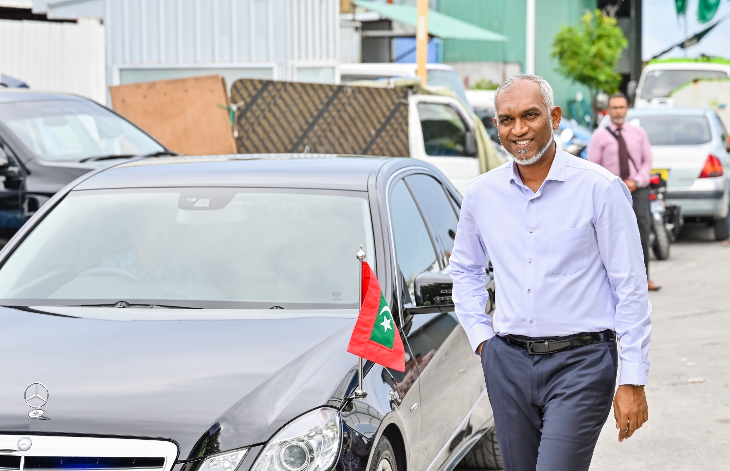 އިންޑިއާގެ ކުންފުންޏަކާ ހަވާލު ކޮށްގެން ހަދަމުން އަންނަ ތިލަމާލެ ބްރިޖުގެ މަސައްކަތް ކުރިއަށް ގެންދާ ގޮތް ބައްލަވާލެއްވުމަށް އާ ރައީސް ޑރ. މުހައްމަދު މުއިއްޒު އެ ސައިޓަށް ވަދެވަޑައިގަންނަވަނީ.-- ފޮޓޯ: ނިޝާން ޢަލީ | މިހާރު