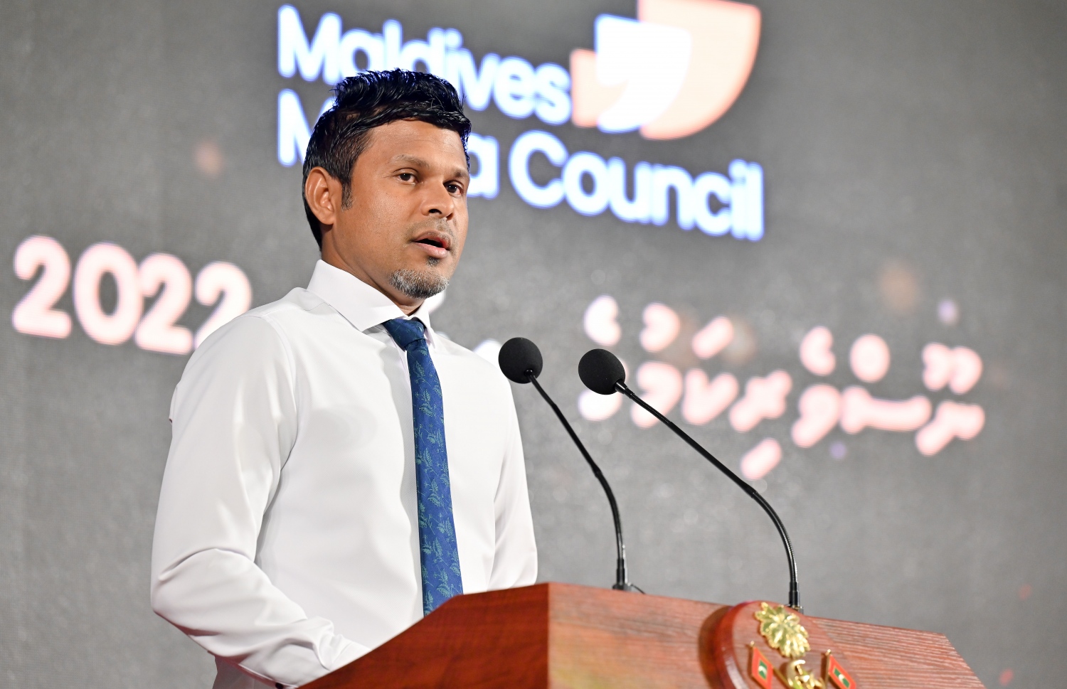 ނޫސްވެރިކަމުގެ އެވޯޑު ހަފުލާގައި ހުސެން މުހައްމަދު ލަތީފް ވާހަކަ ދައްކަވަނީ.-- ފޮޓޯ: ނިޝާން އަލީ /މިިހާރު