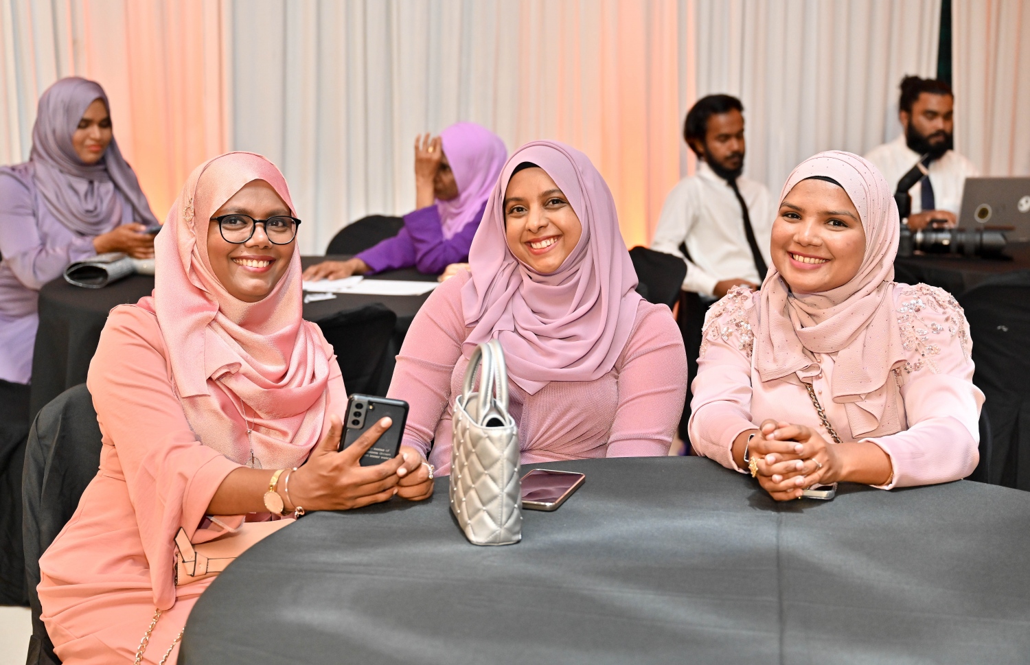 ނޫސްވެރިކަމުގެ އެވޯޑު ހަފުލާގައި ނޫސްވެރިންތަކެއް ބައިވެރިވަނީ.-- ފޮޓޯ: ނިޝާން އަލީ /މިިހާރު