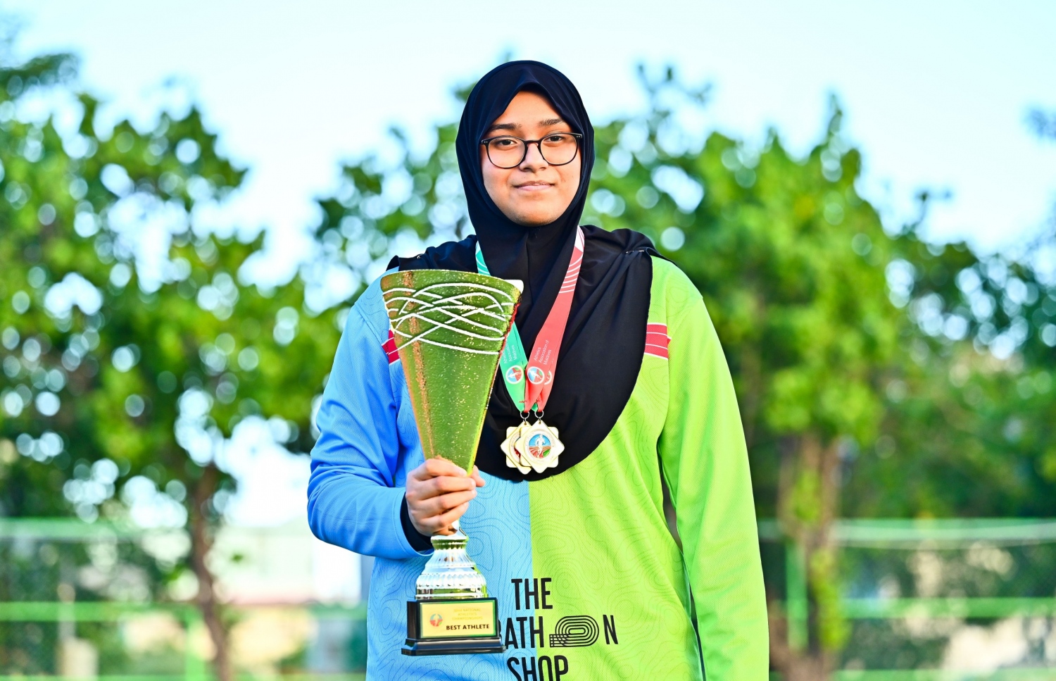 އައިނީ: 2007 ވަނަ އަހަރަށް ފަހު ގައުމީ މުބާރާތުގެ އެންމެ މޮޅު އެވޯޑް ހޯދި ފީލްޑް އިވެންޓްގެ ފުރަތަމަ އަންހެން އެތުލީޓަކީ އޭނާ --- ފޮޓޯ: ފަޔާޒު މޫސާ | މިހާރު