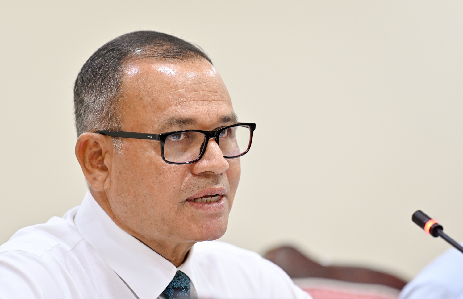 ލާމަރުކަޒީ ކޮމިޓިގައި މިނިސްޓަރު އާދަމް ޝަރީފް -- ފޮޓޯ: ނިޝާން އަލީ/ މިހާރު