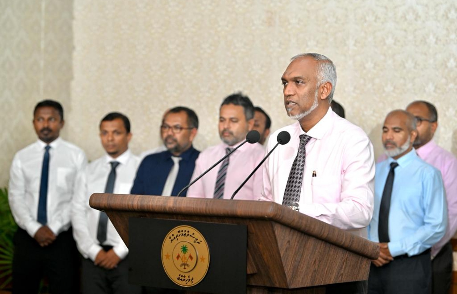 ރައީސް އޮފީހުގައި މިހާރު ކުރިއަށްދާ ޕްރެސް ކޮންފަރެންސްގައި ރައީސް ޑރ. މުއިއްޒު ވާހަކަފުޅު ދައްކަވަނީ.-- ފޮޓޯ: ރައީސް އޮފީސް