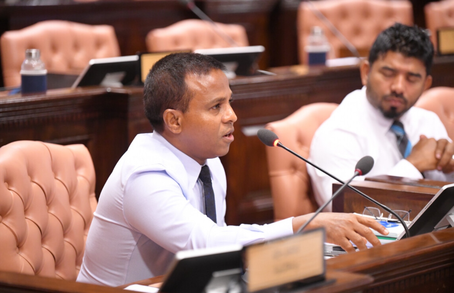 ބާރަށު ދާއިރާގެ އަހުމަދު އަބްދުﷲ މަޖިލީހުގައި