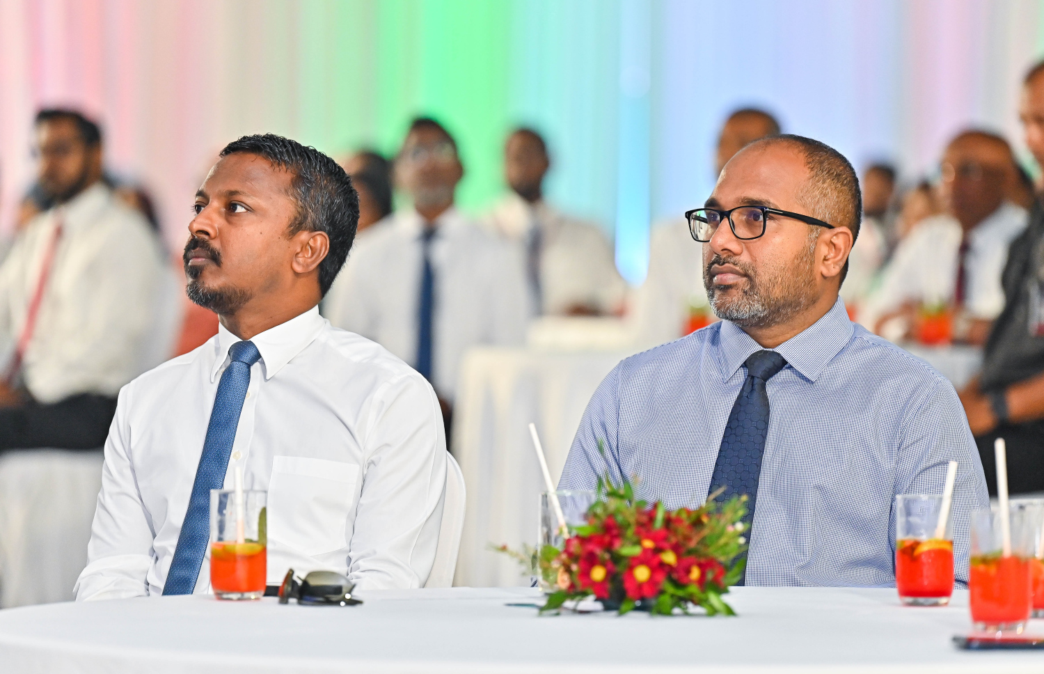 ހޯމް މިނިސްޓަރު އަލީ އިހުސާން (ކ) އަދި ބަންޑާރަ ނައިބު އަހްމަދު އުޝާމް. -- ފޮޓޯ: މިހާރު