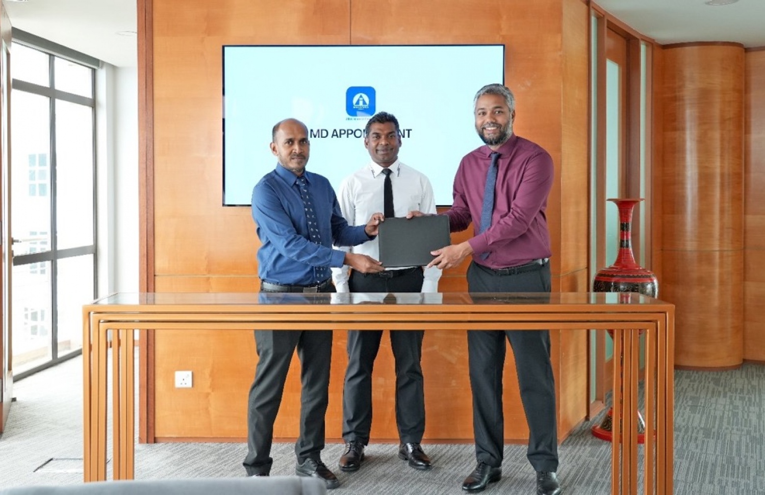 އެލައިޑްގެ އެމްޑީ ކަމުގެ މަގާމާ ހަވާލުވުމަށް ބޭއްވި ރަސްމިއްޔާތުގެ ތެރެއިން -- ފޮޓޯ: އެސްޓީއޯ