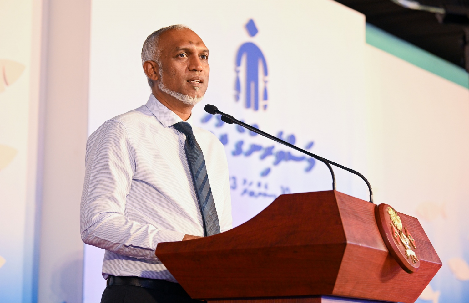 މަސްވެރިންގެ ދުވަހުގެ ޖަލްސާގައި ރައީސް ޑރ މުހައްމަދު މުއިއްޒު ވާހަކަފުޅު ދައްކަވަނީ -- ފޮޓޯ: ރައީސް އޮފީސް