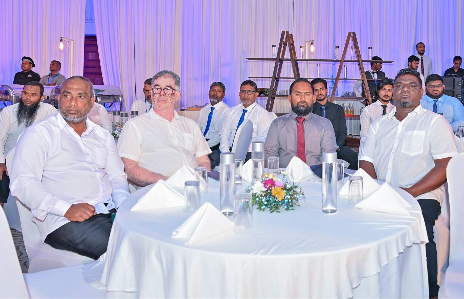 މަސްވެރިންގެ ދުވަހުގެ ހާއްސަ ޖަލްސާގައި މަސްވެރިކަމުގެ ދާއިރާގައި މަސައްކަތްކުރާ ބައެއް މީހުން ބައިވެރިވަނީ -- ފޮޓޯ: ރައީސް އޮފީސް