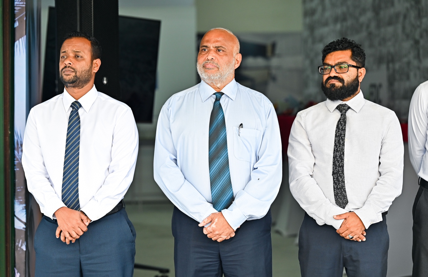 "އަމާން ދޯދި" ފްލެޓްތަކުގެ މޮޑެލް ނޫސްވެރިންނަށް ދައްކާލުމަށް ބޭއްވި ރަސްމިއްޔާތުގައި ހައުސިން މިނިސްޓަރު ޑރ. އަލީ ހައިދަރާއި ކޮންސްޓްރަކްޝަން އެންޑް އިންފްރާސްޓްރަކްޗާ މިނިސްޓަރު ޑރ އަބްދުﷲ މުއްތަލިބް ބައިވެރިވެވަޑައިގަންނަވަނީ.--- ފޮޓޯ: ފަޔާޒު މޫސާ | މިހާރު