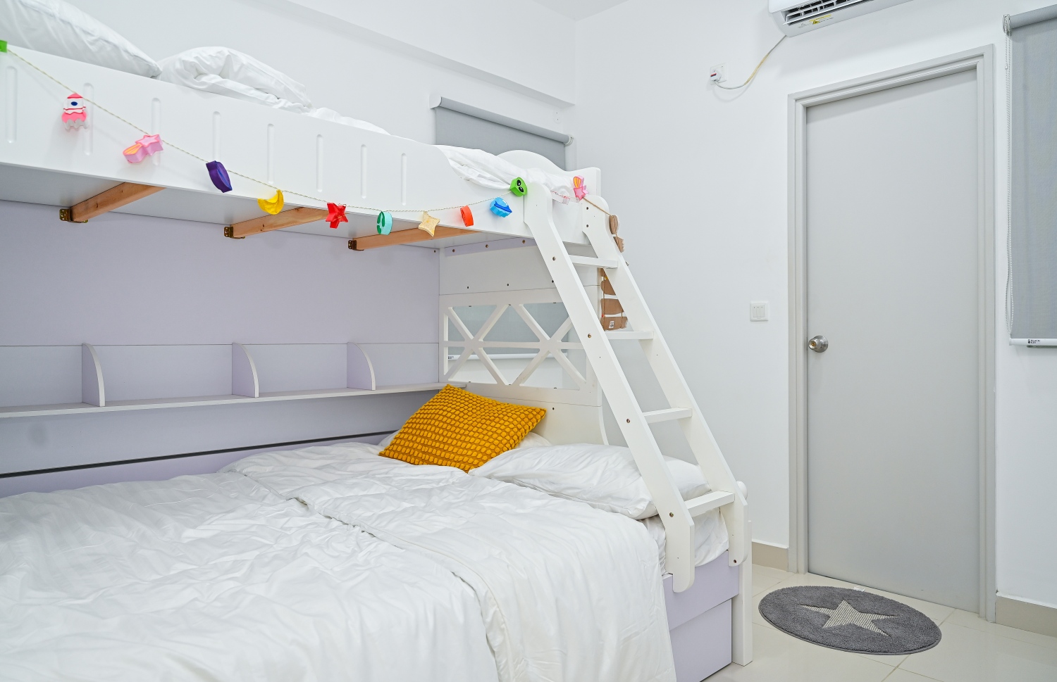 އަމާން ދޯދި އެޕާޓްމަންޓެއްގެ އެއް ކޮޓަރި: މިއަދު ވަނީ "އަމާން ދޯދި" ގެ ދެ ކޮޓަރީގެ އެޕާޓްމެންޓްތައް ދައްކާލާފައި.--- ފޮޓޯ: ފަޔާޒް މޫސާ | މިހާރު