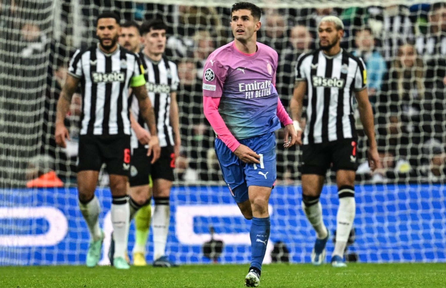 ޕުލިސިކް މިލާނަށް ގޯލު ޖަހައިދިނުމަށް ފަހު.-- ފޮޓޯ: އޭއެފްޕީ