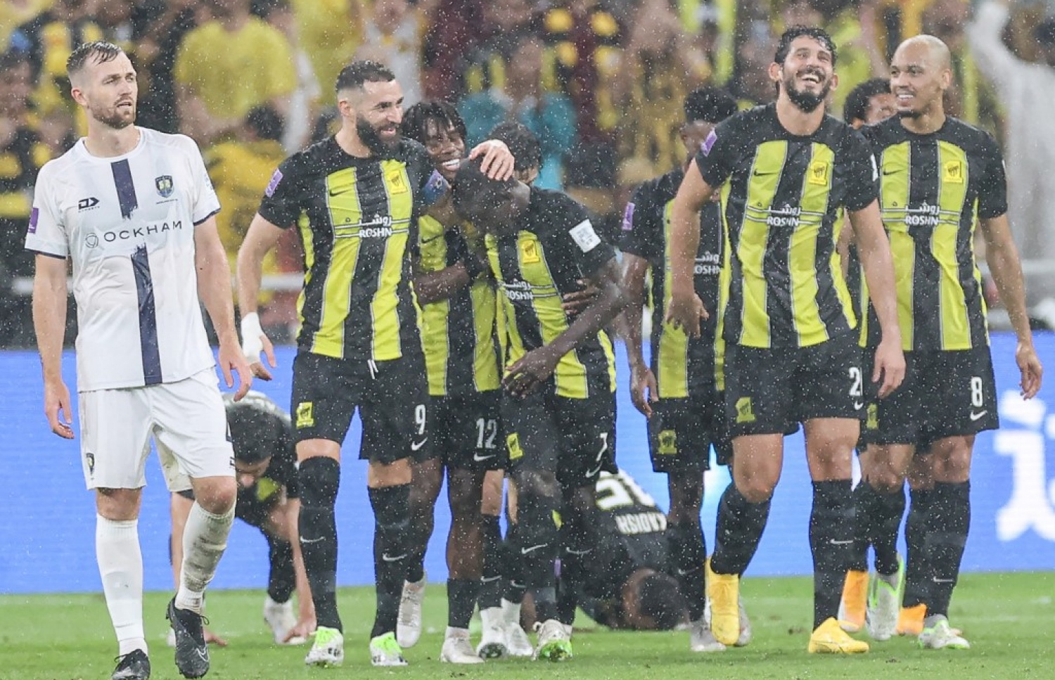 އޮކްލޭންޑް ސިޓީ ކޮޅަށް ގޯލު ޖެހުމަށް ފަހު އިއްތިހާދު ކުޅުންތެރިން އުފާފާލު ކުރަނީ.-- ފޮޓޯ: އޭއެފްޕީ