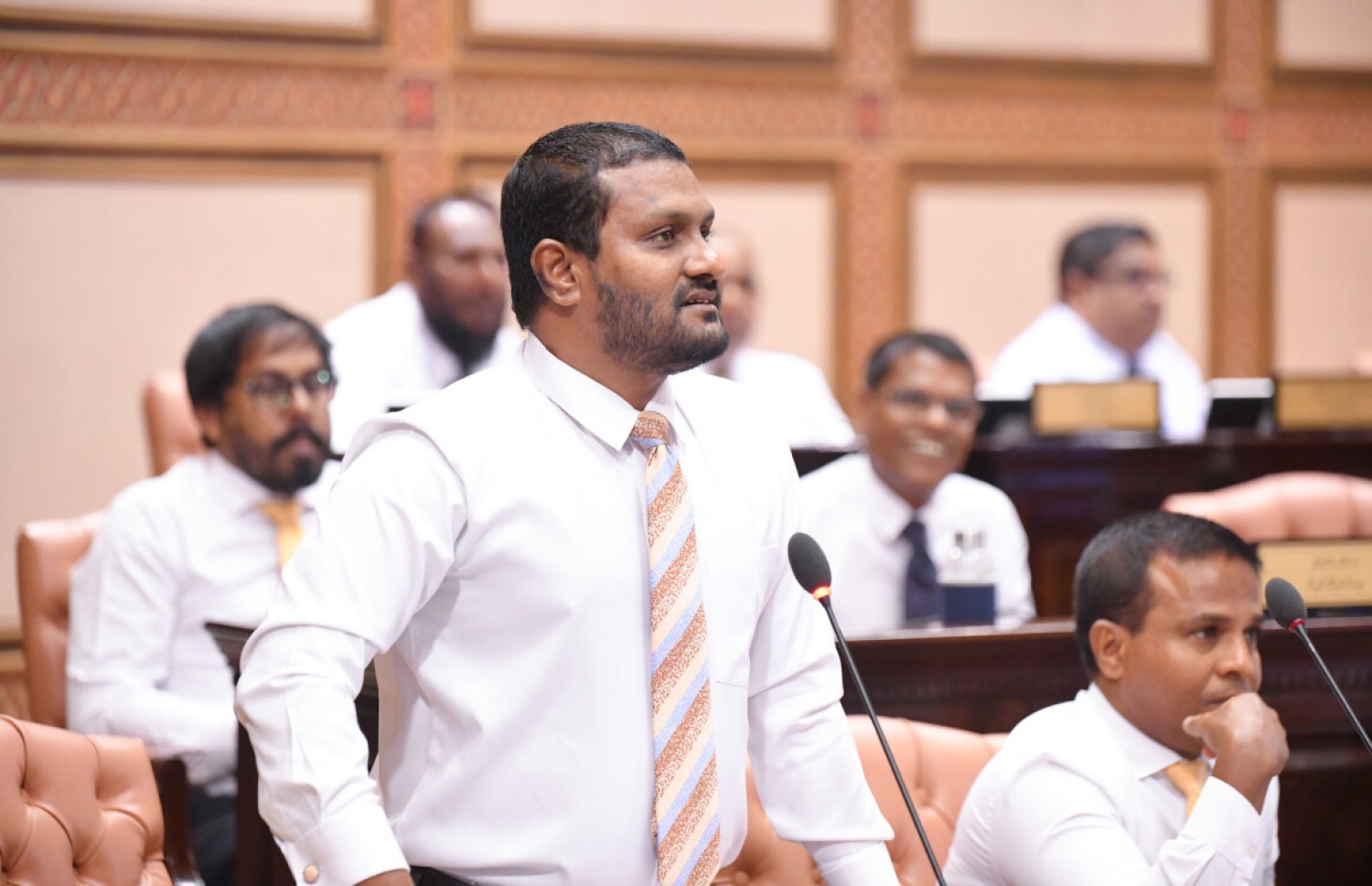 ރައްޔިތުންގެ މަޖިލީހުގެ އިހަވަންދޫ ދާއިރާގެ މެންބަރު ޝިފާއު: މެންބަރުންގެ ޖުމްލަ އަދަދު ބަދަލުކުރާ އިސްލާހާ އެކު ހިޔާލު ތަފާތުވުން ވަނީ އުފެދިފައި - ފޮޓޯ: މަޖިލިސް