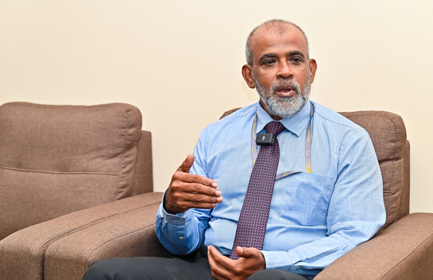 އާރްޑީސީގެ މެނޭޖިން ޑިރެކްޓަރު ޒުހައިރު "މިހާރު" އާ ވާހަކަ ދައްކަވަނީ. އެކުންފުނިން އެއް ކުންފުންޏަކަށް 60 މިލިއަން ދޭން އެބައޮތް -- ފޮޓޯ: ފަޔާޒް މޫސާ / މިހާރު