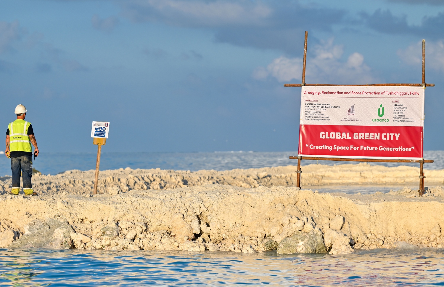 ރަސްމާލެ ހިއްކުމުގެ މަސައްކަތްކުރަނީ: މިތަން ތަރައްގީކުރާނީ ސޭފް އައިލެންޑެއްގެ ގޮތުގައި، މޯލްޑިވްސް އިކޯ ސިޓީގެ ގޮތުގައި.-- ފޮޓޯ: ފަޔާޒު މޫސާ | މިހާރު