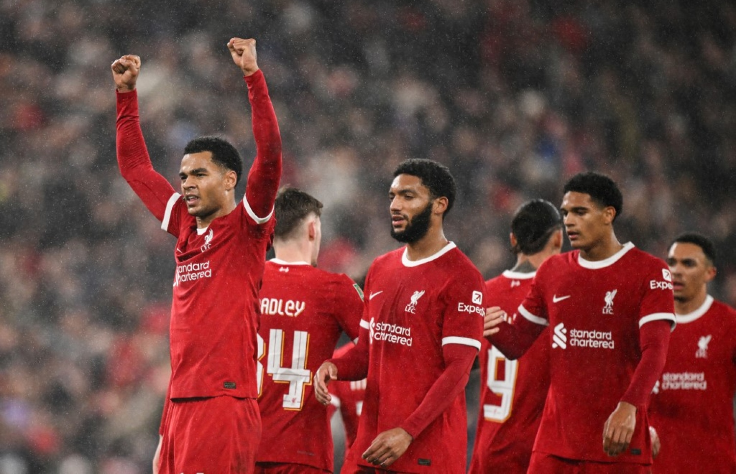 ގަކްޕޯ، ލިވަޕޫލަށް ގޯލު ޖަހައިދިނުމަށް ފަހު ޓީމާ އެކު އުފާފާޅު ކުރަނީ.-- ފޮޓޯ: އޭއެފްޕީ