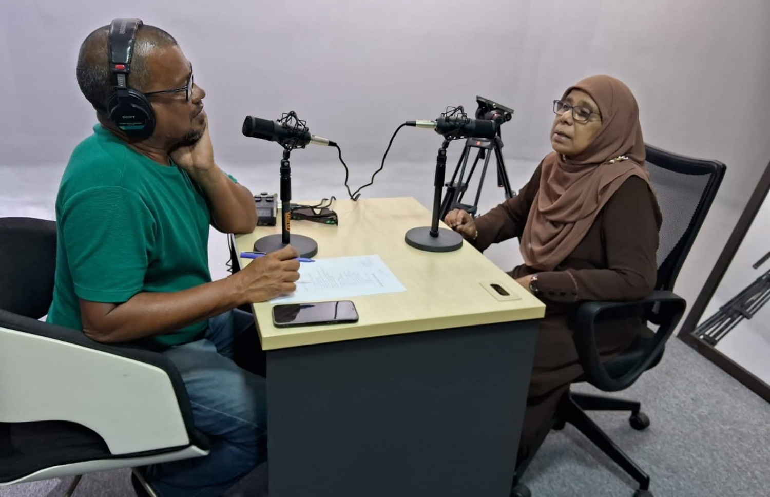 މިހާރުގެ މި ވާހަކަ ޕްރޮގްރާމްގައި މޫމިނާއްތަ