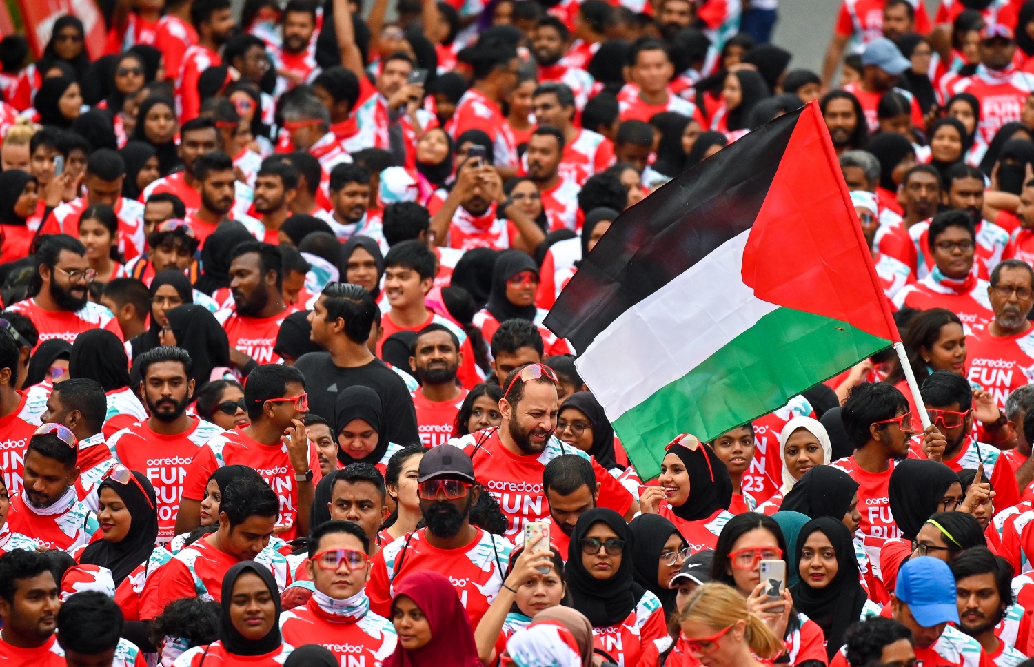 އުރީދޫ ފަން ރަންގައި ބައިވެރިވި މީހަކު ފަލަސްތީންގެ ދިދަ ވިހުރުވާލަނީ -- ފޮޓޯ: ފަޔާޒު މޫސާ | މިހާރު