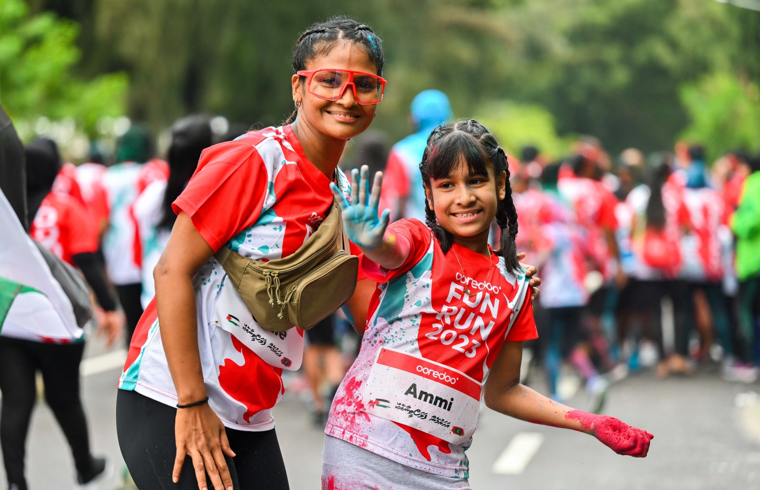 މި އަހަރު އުރީދޫ ފަންރަން ގައި ބައިވެރިވި ދެ މީހަކު ފޮޓޯއަކަށް ހުއްޓިލައިގެން -- ފޮޓޯ: ފަޔާޒު މޫސާ | މިހާރު