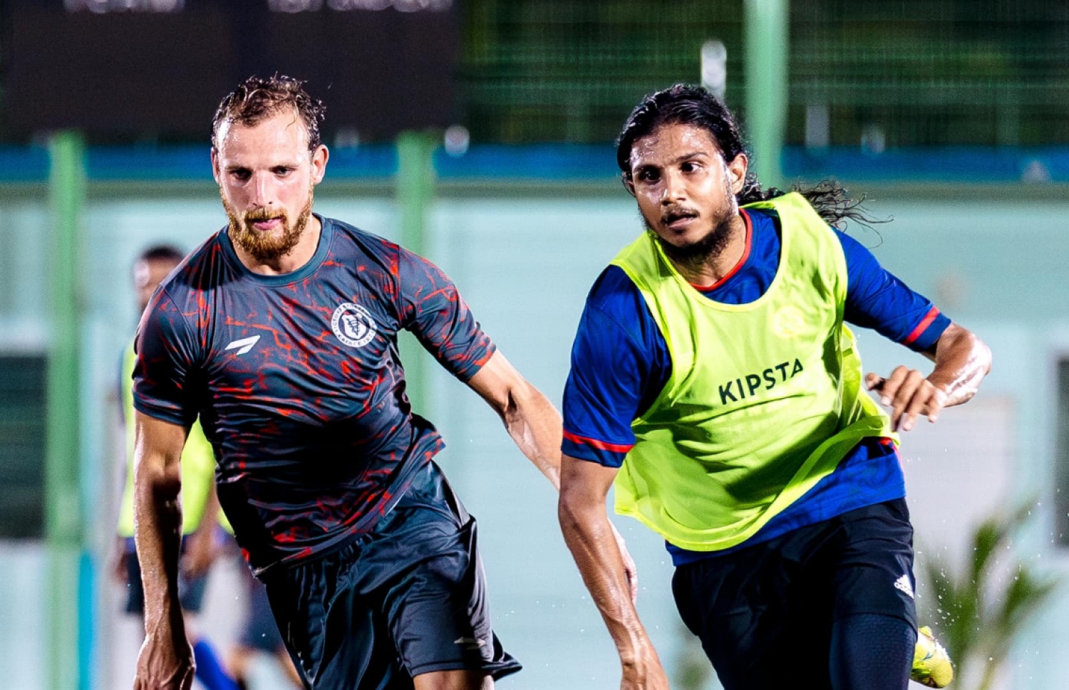 ދެވަނަ ޑިވިޝަނަށް ތައްޔާރުވާން މަސްއޮޑި އާއި ވިކްޓަރީ ކުޅުނު ރަހުމަތްތެރިކަމުގެ މެޗެއްގެ ތެރެއިން .-- ފޮޓޯ: މަސްއޮޑި