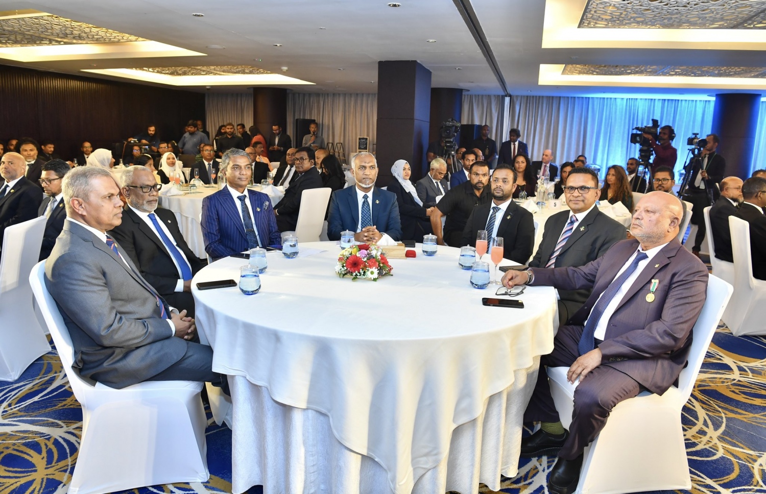 މަސީގެ ބިލްޑާސް އެވޯޑު ދިނުމުގެ ހަފްލާގައި ރައީސް ޑރ. މުއިއްޒު ބައިވެރިވެވަޑައިގަންނަވަނީ. --ފޮޓޯ: ރައީސް އޮފީސް