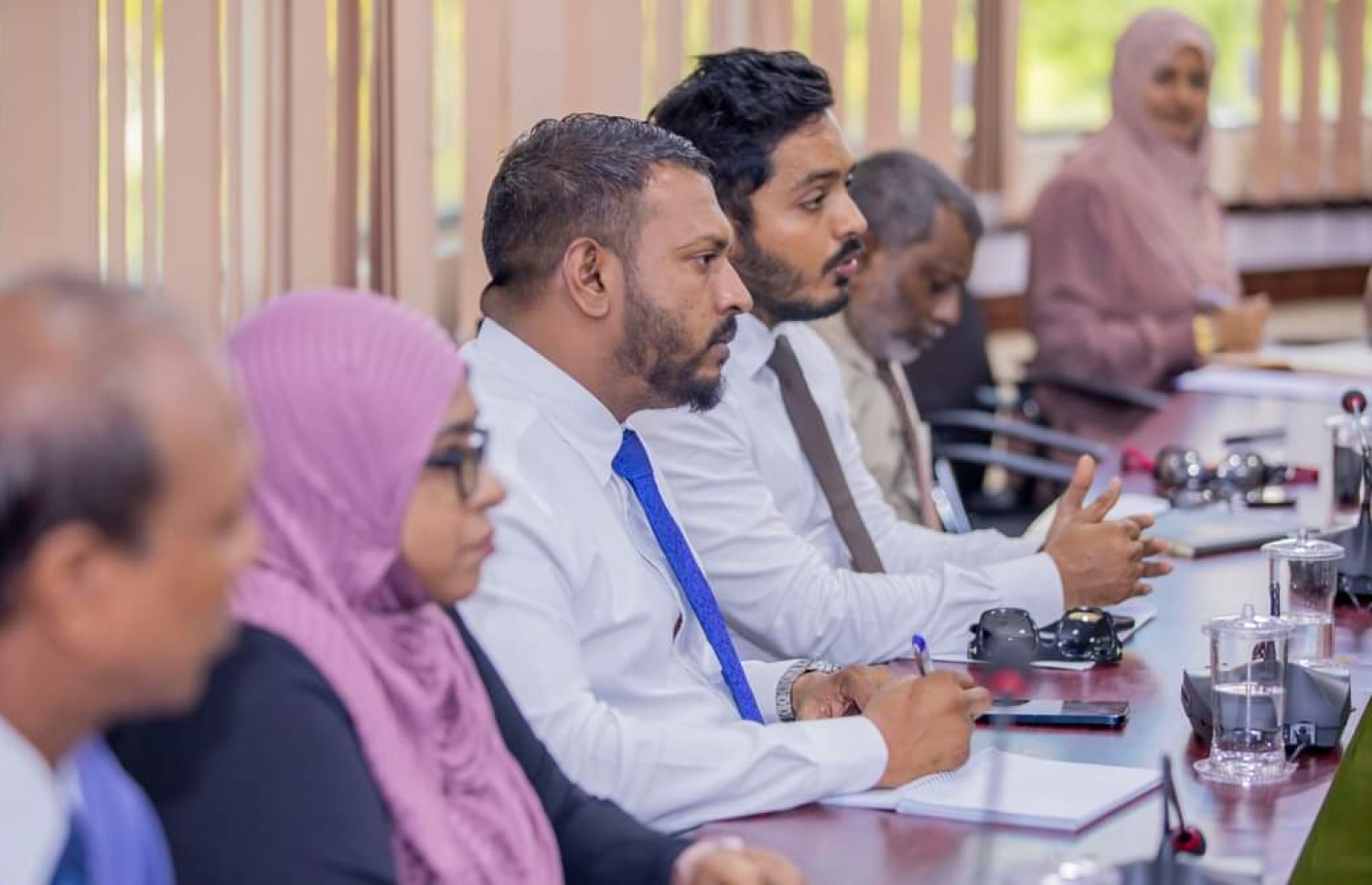 މާލެ ސިޓީ ކައުންސިލުން ބޭއްވި ބައްދަލުވުމެއްގައި މާލެސިޓީ ގެ އެކްޓިން މޭޔަރު އަހްމަދު ނަރީޝް އާއި ކައުންސިލްގެ ބައެއް މެމްބަރުން ބައިވެރިވަނީ.