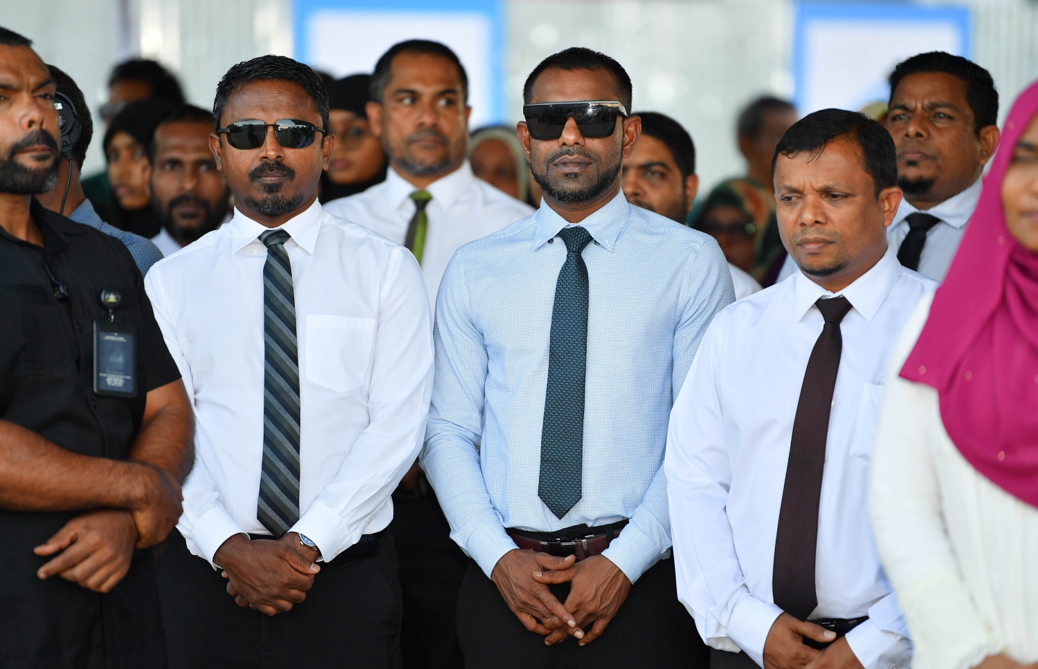 ސަރުކާރުގެ ބައެއް މިނިސްޓަރުން ހުޅުމާލޭގައި އިމާރަތްކުރާ ދެވަަނަ ސްކޫލްގެ ބިންގާ އެޅުމުގެ ރަސްމިއްޔާތުގައި ބައިވެރިވެ ވަޑައިގަންނަވަނީ -- ފޮޓޯ: ރައީސް އޮފީސް