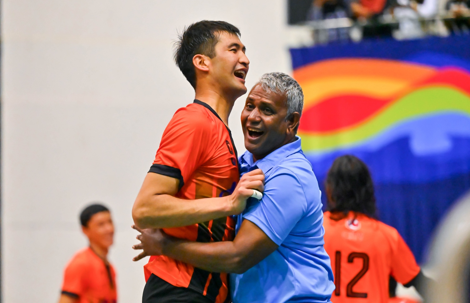 ސިޓީގެ އެސިސްޓެންޓް ކޯޗު ސަޗިކޯ އާއި ބިދޭސީ ކުޅުންތެރިޔާ އޮމަރްބެކް.-- ފޮޓޯ: ފަޔާޒް މޫސާ/ މިހާރު