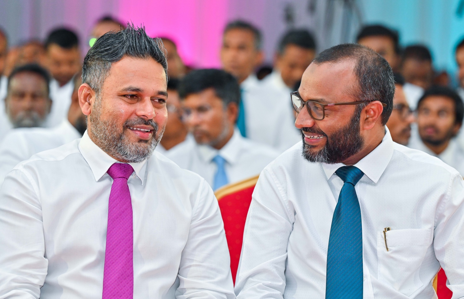 "ފެށުން" ނަމުގައި ދަރުބާރުގޭގައި ބޭއްވި ޕީއެންސީގެ ޖަލްސާގައި އިސްލާމިކް މިނިސްޓަރު ޑރ. ޝަހީމާއި ފިޝަރީޒް މިނިސްޓަރު ޝިޔާމް ވާހަކަ ދައްކަވާލައްވަނީ.--- ފޮޓޯ: ފަޔާޒު މޫސާ | މިހާރު