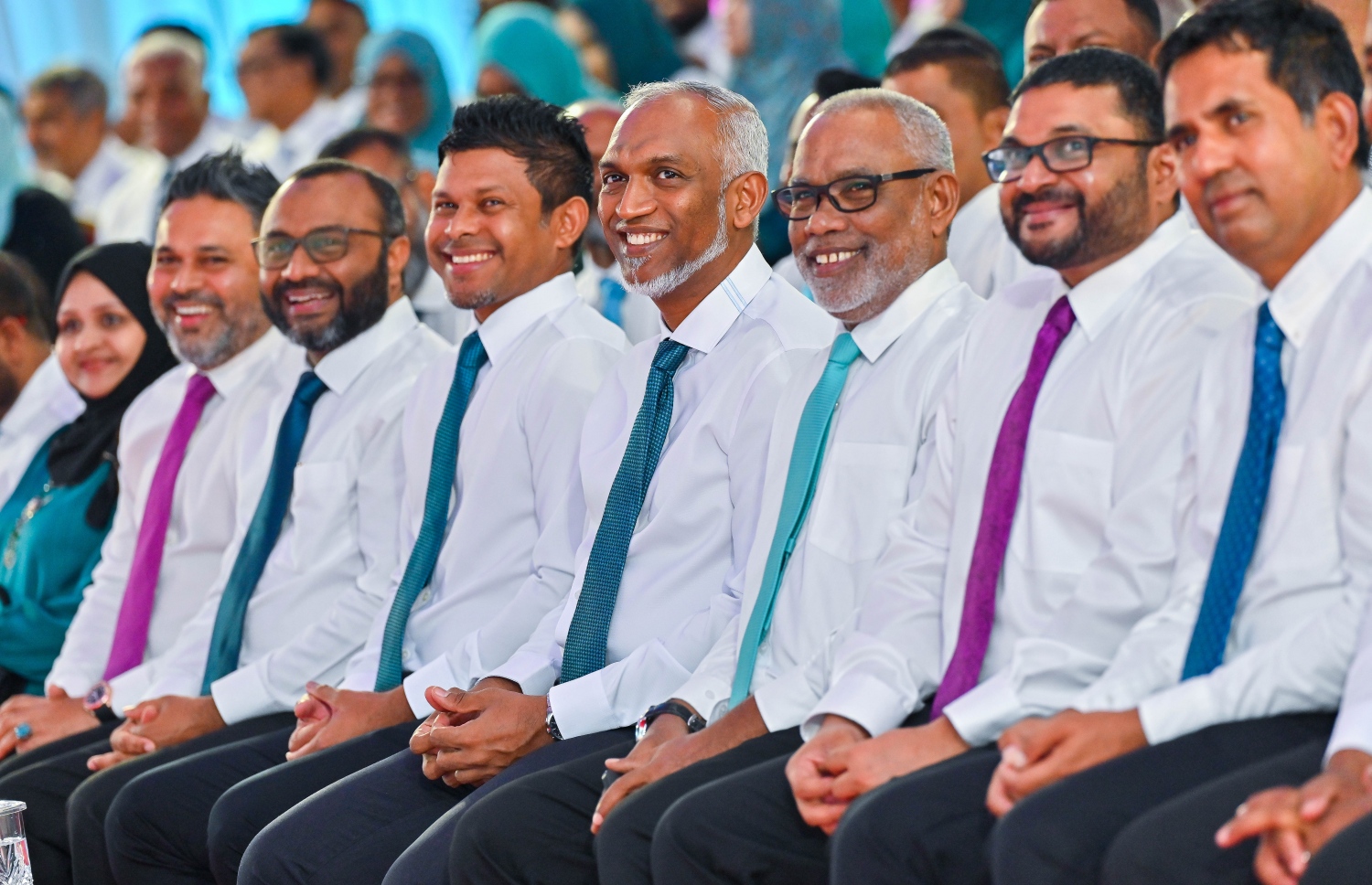 ރައީސް ޑރ މުހައްމަދު މުއިއްޒު އާ ނައިބް ރައީސް އަދި މި ސަރުކާރުގެ ވަޒީރުން ދަރުބާރުގޭގައި ބޭއްވި ޕީއެންސީގެ ޖަލްސާގައި ބައިވެރިވެ ވަޑައިގަންނަވަނީ --- މިހާރު ފޮޓޯ | ފަޔާޒު މޫސާ