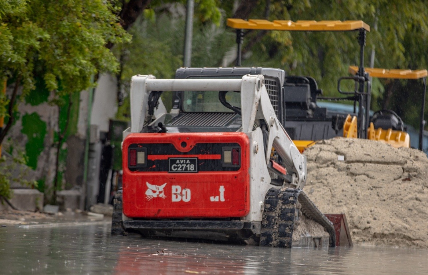 އަމީނީ މަގު ހެދުމުގެ މަސައްކަތް މިވަގުތަށް ހުއްޓާލާފައި.-- ފޮޓޯ: އާރްޑީސީ