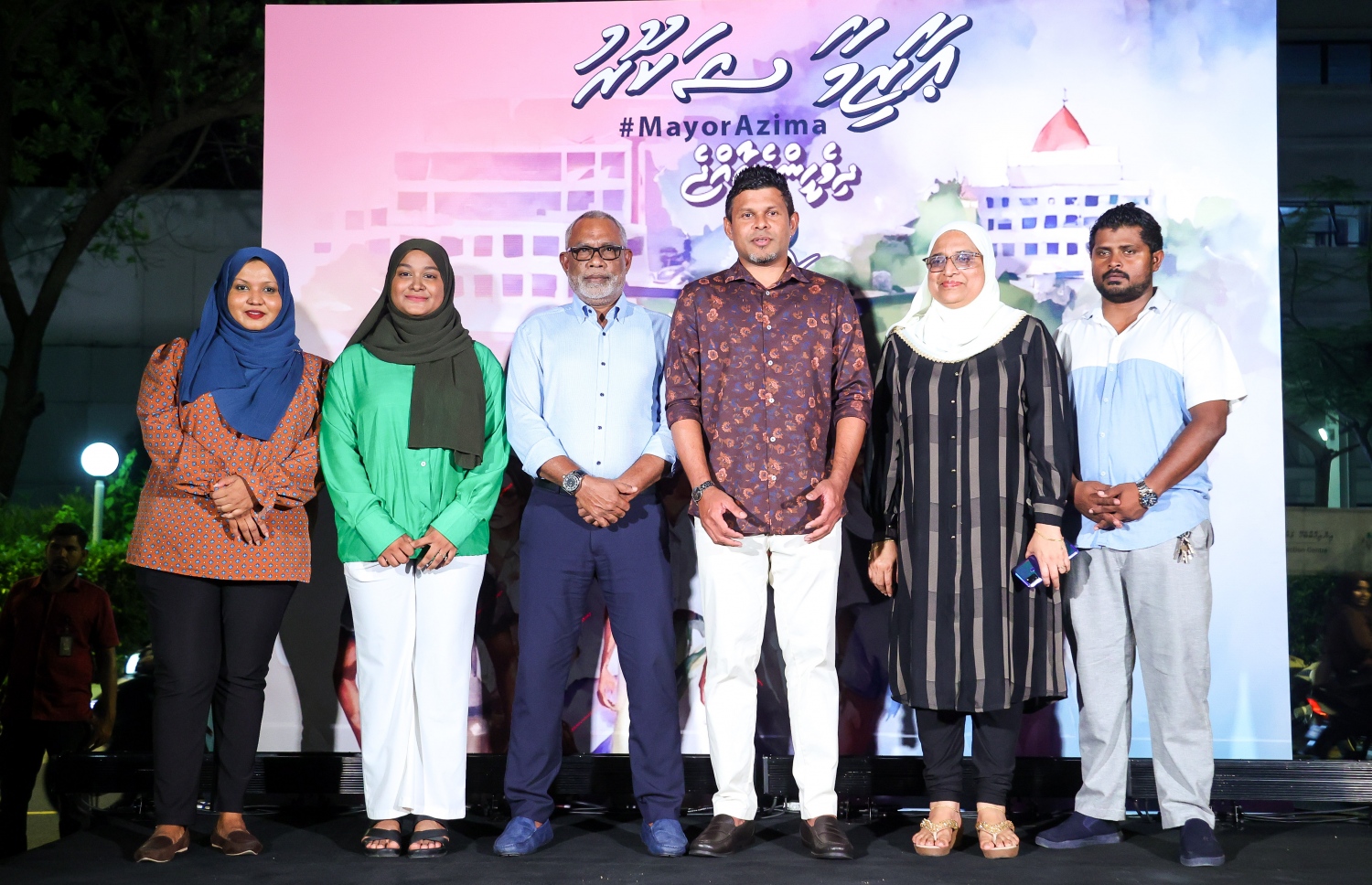 ޕީޕީއެމް ޕީއެންސީ ކޯލިޝަނުން މިރޭ ބޭއްވި ކެމްޕެއިން ޖަލްސާގައި ނައިބް ރައީސް ހުސެއިން މުހައްމަދު ލަތީފާއި ރައީސްގެ ހާއްސަ އެޑްވައިޒަރު އަބްދުއްރަހްމާން އަބްދުﷲގެ އިތުރުން އާޒިމާ ޝުކޫރާއި ސިޓީ ކައުންސިލްގެ މެންބަރުކަމަށް ކުރިމަތިލެއްވި ތިން ބޭފުޅުން-- ފޮޓޯ: ފަޔާޒް މޫސާ / މިހާރު