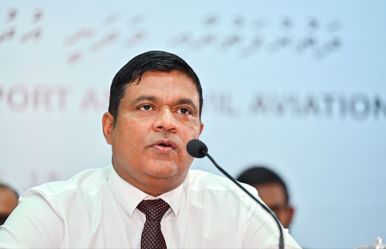 ޓްރާންސްޕޯޓު މިނިސްޓްރީން މިއަދު ބޭއްވި ޕްރެސް ކޮންފަރެންސްގައި، މިނިސްޓަރު އަމީން ވާހަކަދައްކަވަނީ.-- ފޮޓޯ: ފަޔާޒު މޫސާ/ މިހާރު