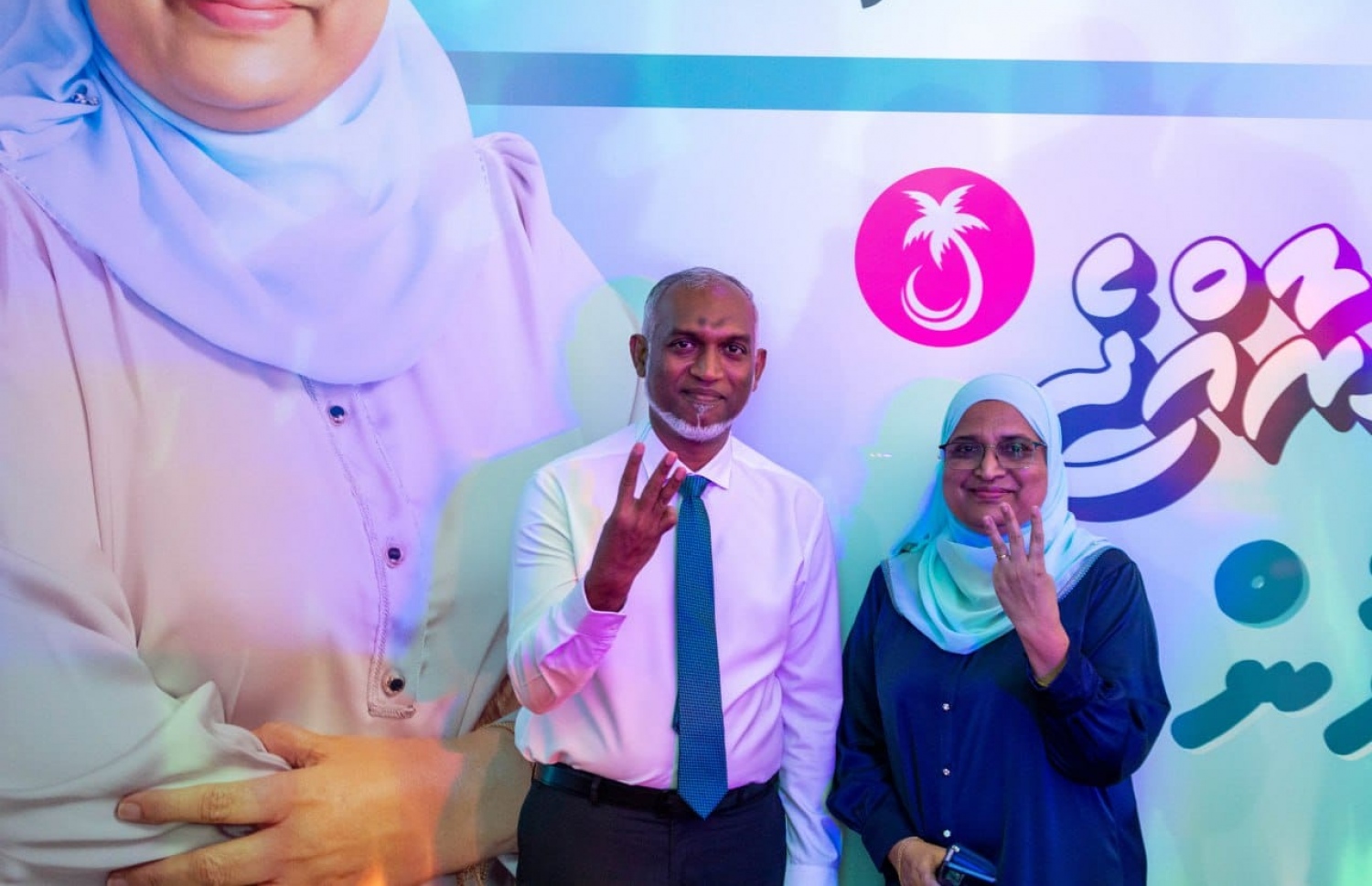 އާޒިމާގެ ކެމްޕެއިނު ހަރަކާތެއްގައި ރައީސް އާއެކު -- ފޮޓޯ: ކެމްޕެއިނު ޓީމް