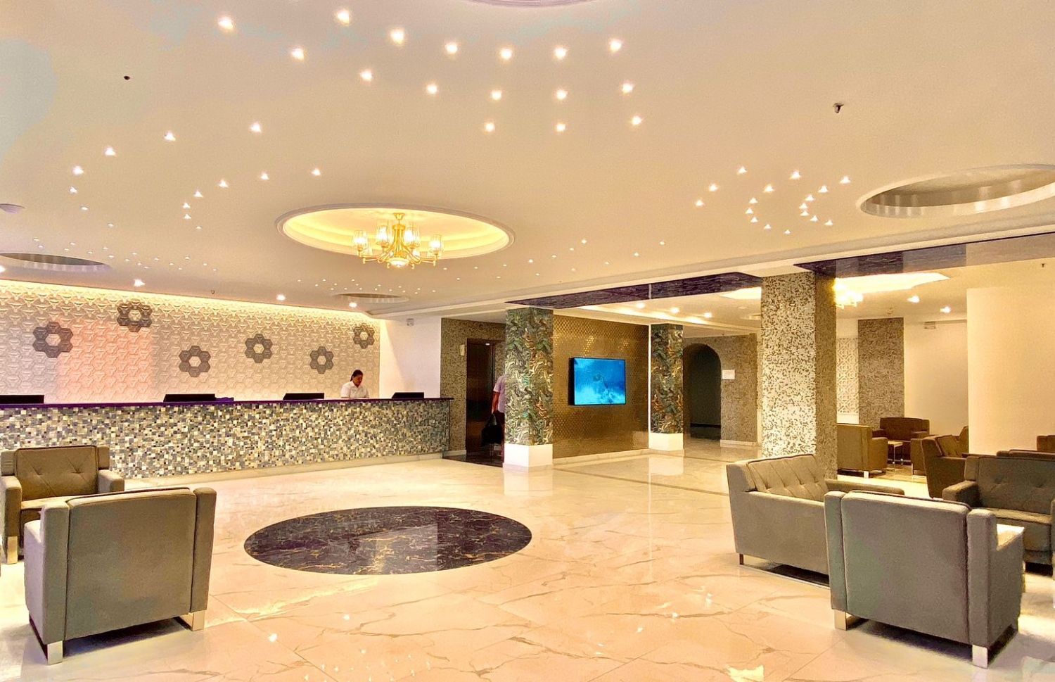 ކާނި ހޮޓަލުގެ ލޮބީ އޭރިއާ.