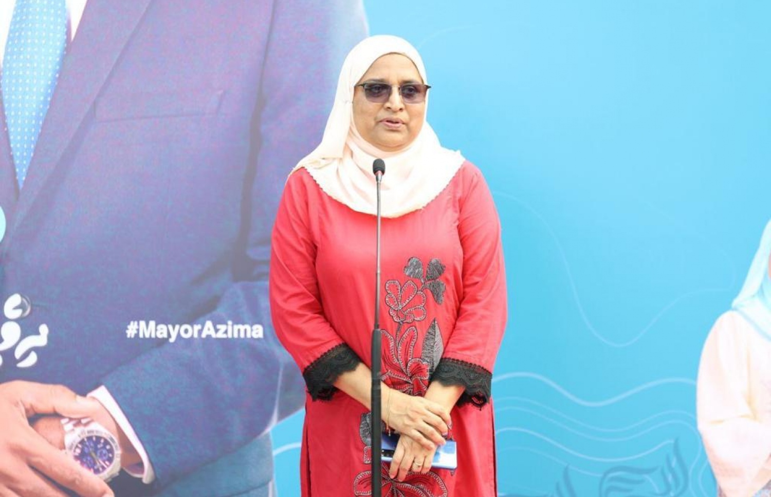 މޭޔަރު ކަމަށް ޕީއެންސީގެ ފަރާރުން ވާދަ ކުރައްވާ އާޒިމާ ޝުކޫރުގެ ކެމްޕެއިނަށް، ރައީސް. ޑރ. މުހައްމަދު މުއިއްޒު ވިލިމާލެއަށް.--