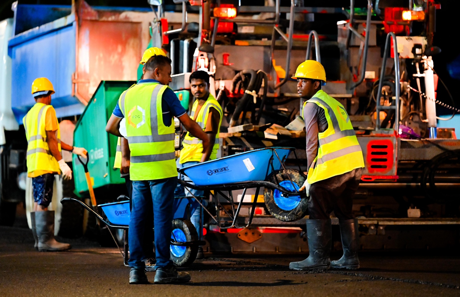 އަމީނީ މަގުގައި ތާރު އަޅައި ނިންމާލާފައި--ފޮޓޯ: ނިޝާން އަލީ | މިހާރު