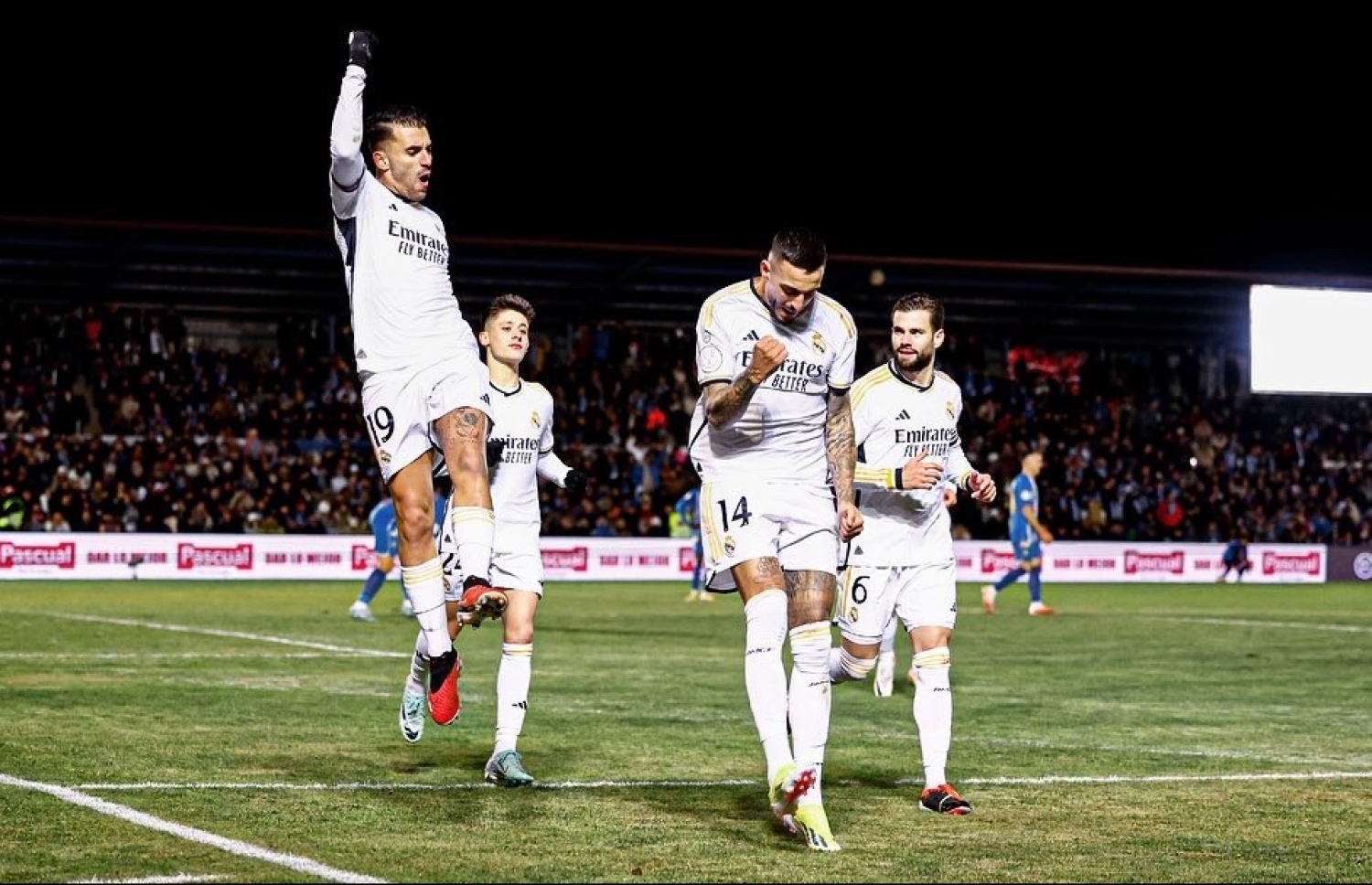 ރެއާލުން ރޭގެ މެޗުގައި ލީޑު ނެގި ގޯލު ޖެހުމަށް ފަހު އުފާފާޅު ކުރަނީ.--