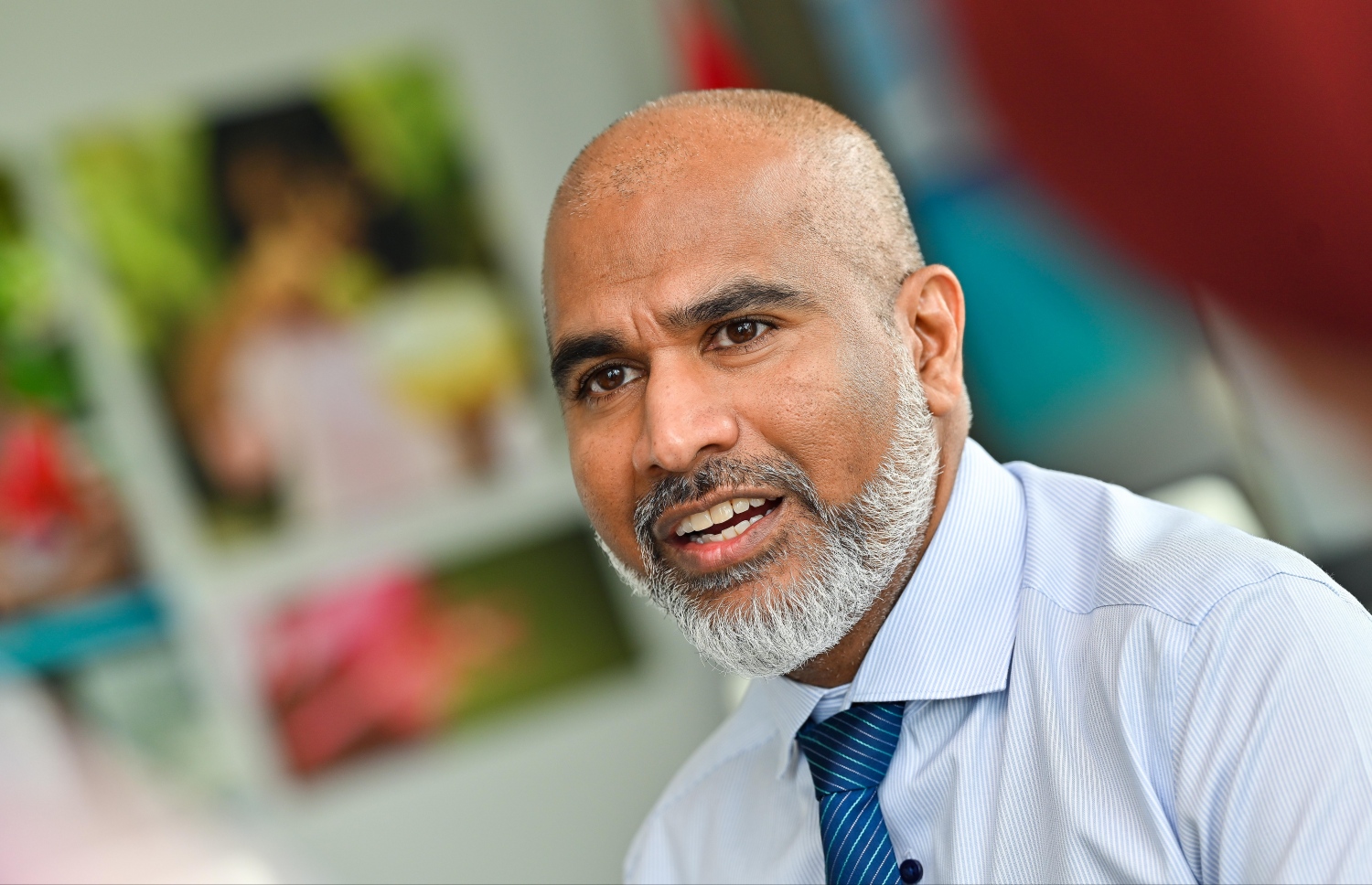 އެޑިއުކޭޝަން މިނިސްޓަރު ޑރ. ޝަފީއު، "މިހާރު" އަށް މިއަދު އިންޓަވިއު ދެއްވަނީ.-- ފޮޓޯ: ފަޔާޒު މޫސާ/ މިހާރު