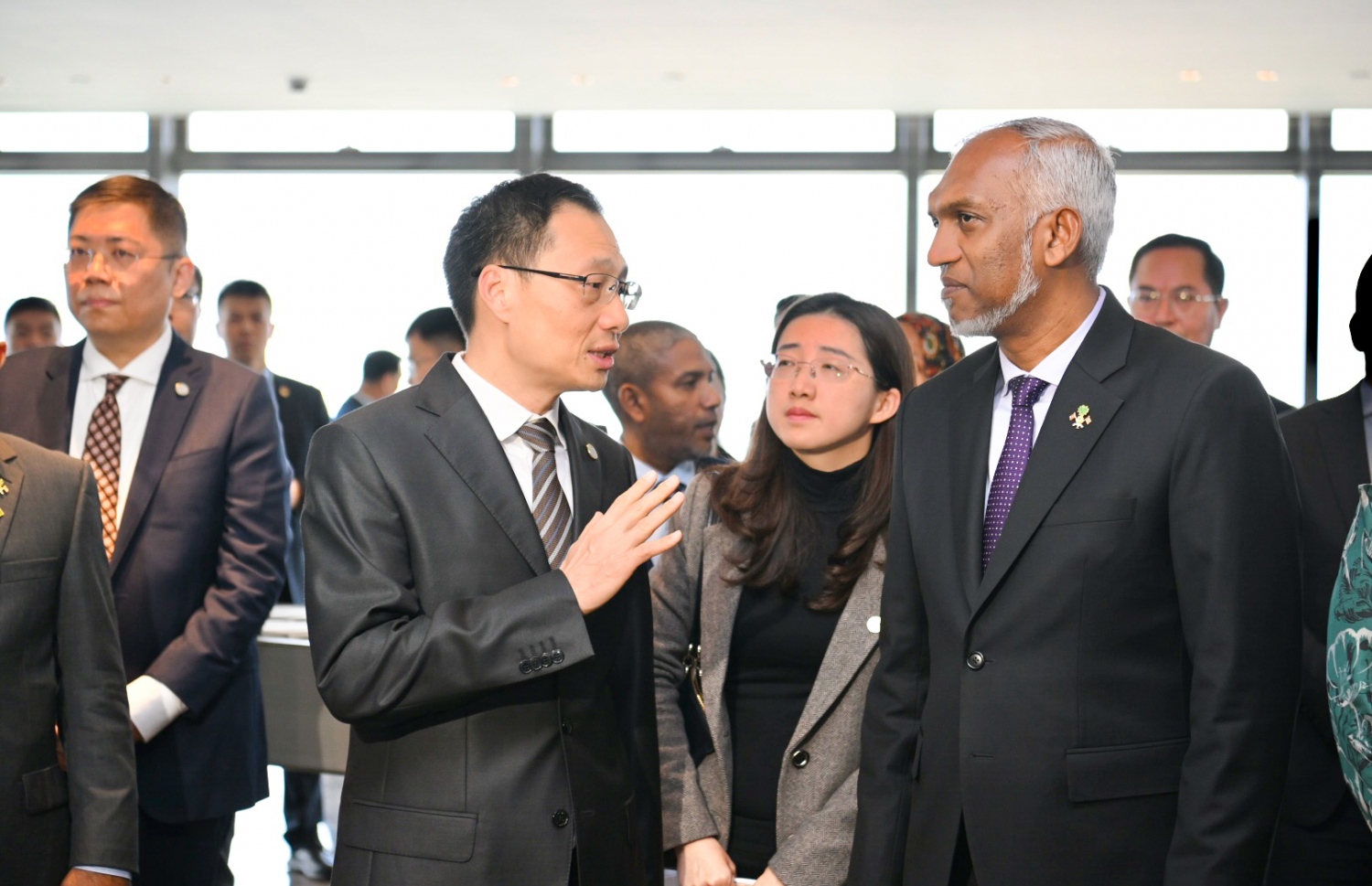 ރައީސް ޑރ. މުހައްމަދު މުއިއްޒުގެ ދެކަނބަލުން ޗައިނާ އަށް ކުރައްވާ ރަސްމީ ދަތުރުފުޅުގައި ޗައިނާގެ ފޫޖިއާން ޕްރޮވިންސްގެ ޝިއަމެން ފްރީޓްރޭޑް ޒޯނަށް ޒިޔާރަތްކުރެއްވާ ބައްލަވާ ލައްވަނީ.-- ފޮޓޯ: ރައީސް އޮފީސް