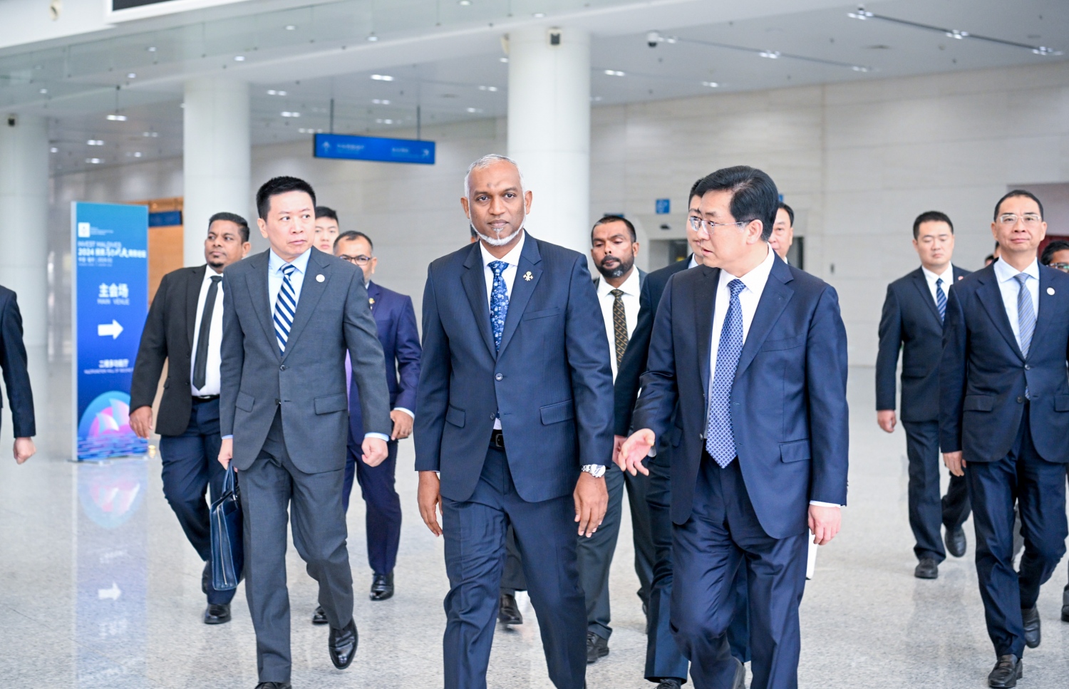 ރާއްޖެއިން އިންތިޒާމު ކޮށްގެން ޗައިނާގައި މިއަދު ބޭއްވި ބިޒްނަސް ފޯރަމްއަށް ރައީސް ޑރ. މުއިއްޒު ވަޑައިގަންނަވަނީ.-- ފޮޓޯ: ރައީސް އޮފީސް