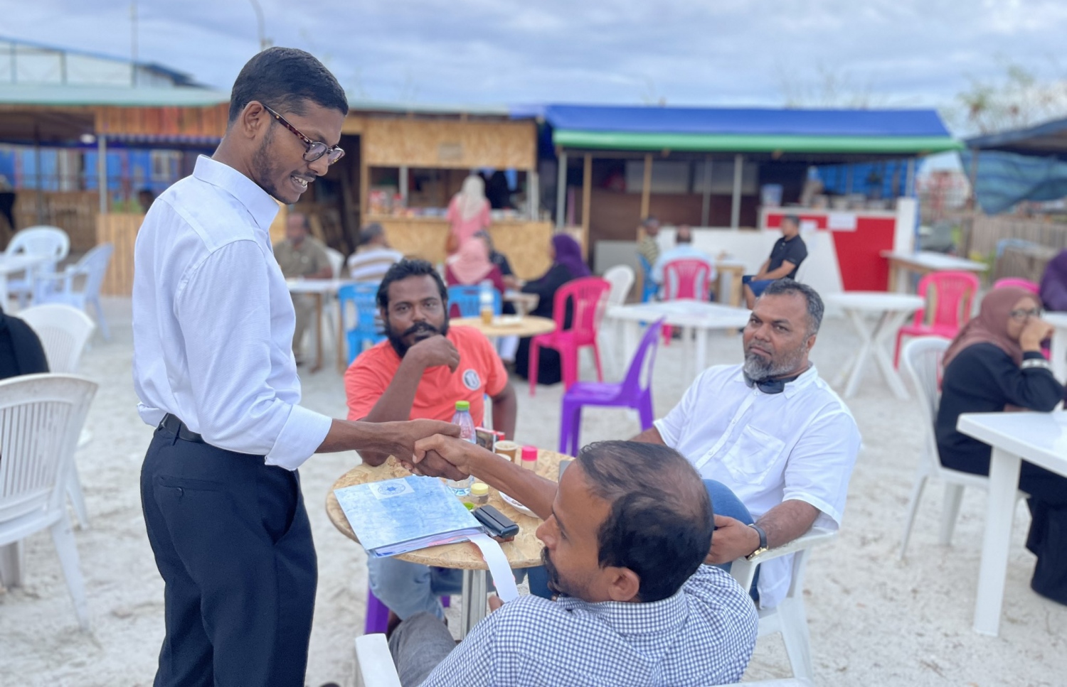 ސައިފް ހުޅުމާލޭގައި ކެމްޕޭން ކުރައްވަނީ.