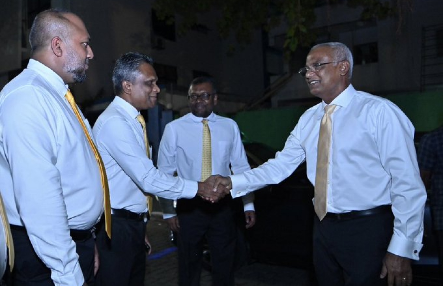 ރައީސް އިބްރާހިމް މުހައްމަދު ސޯލިހު، އާދަމް އާޒިމްއާ ސަލާމް ކުރައްވަނީ