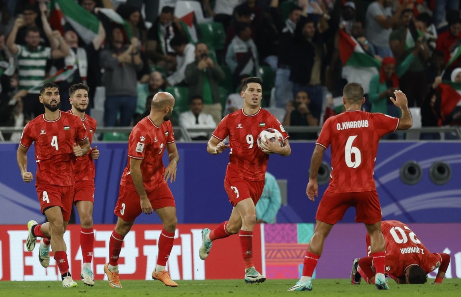 ފަލަސްތީނުން ރޭގެ މެޗުގައި ގޯލު ޖެހުމަށް ފަހު.-- ފޮޓޯ: އޭއެފްޕީ