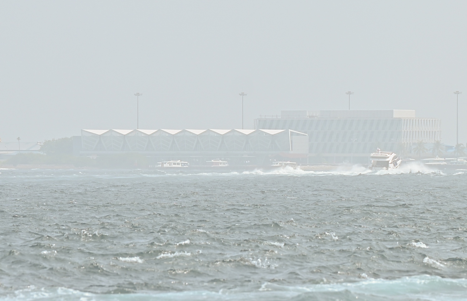 ވެލާނާ އެއާޕޯޓް ވަރަށް ބޮޑަށް ފުސްވެފައި، މީ އިންޑިއާގެ ވައި ތަޣައްޔަރުވުމުގެ ސަބަބުން އުފެދިގެން އުޅޭ ފުސްކަމެށް -- ފޮޓޯ: ނިޝާން އަލީ / މިހާރު