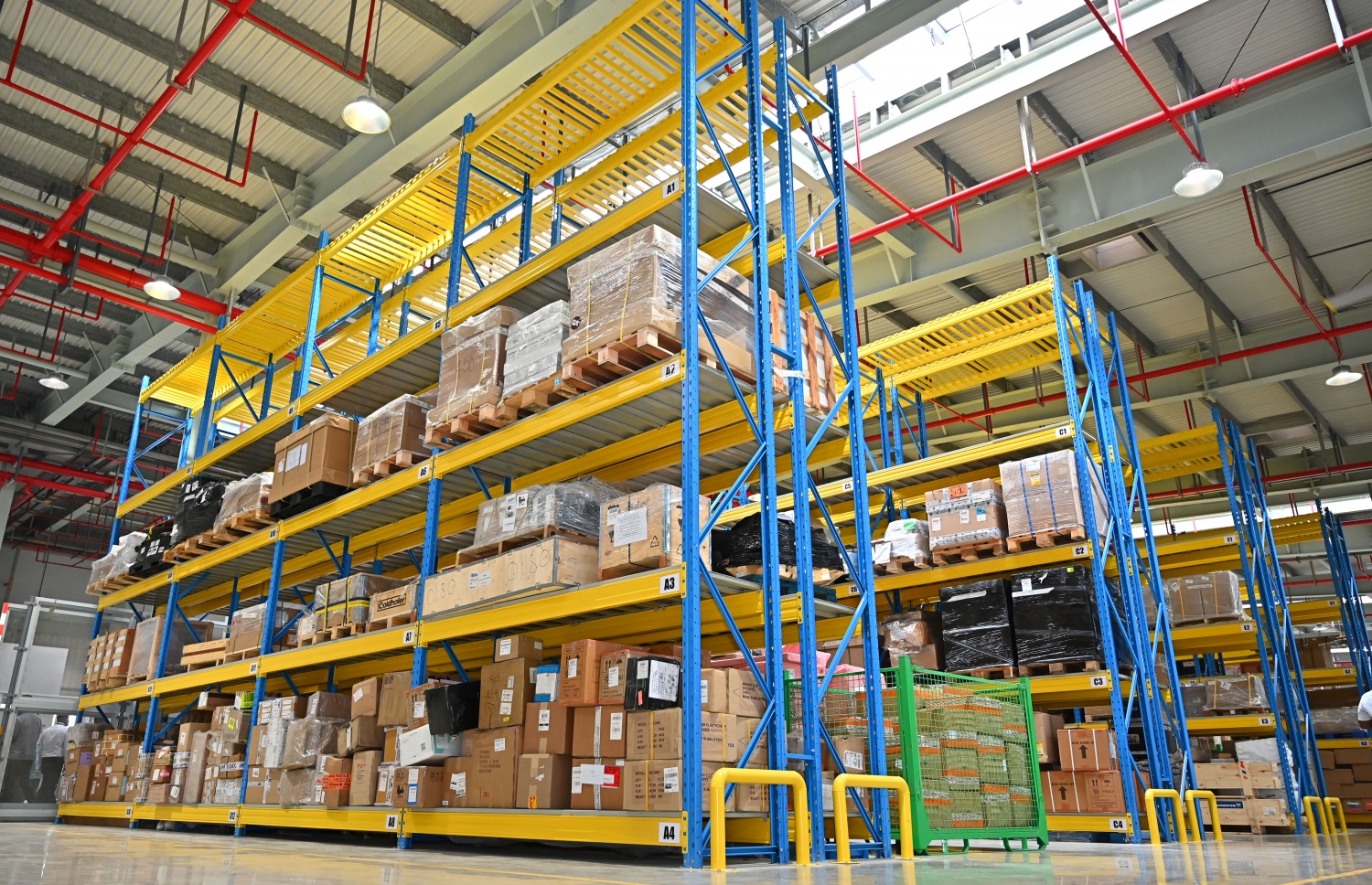 އާ ކާގޯ ޓާމިނަލް އިމާރާތް، އަލަށް ހުޅުވި ކާގޯ ޓާމިނަލްގައި މުވައްޒަފުންނާއި ކާގޯގެ ހިދުމަތް ހޯދާ ފަރާތްތަކަށް ހާއްސަކޮށް ތިން ބުރީގެ އޮފީސް އިމާރާތެއް ހަދާފައިވާއިރު، މި ތަނުގައި އެއާލައިން ކާގޯ އަދި ކާގޯ ބްރޯކަރުނަށް ހާއްސަ 55 އޮފީސް ވަނީ ގާއިމް ކޮށްފައި-- ފޮޓޯ: ނިޝާން އަލީ/ މިހާރު