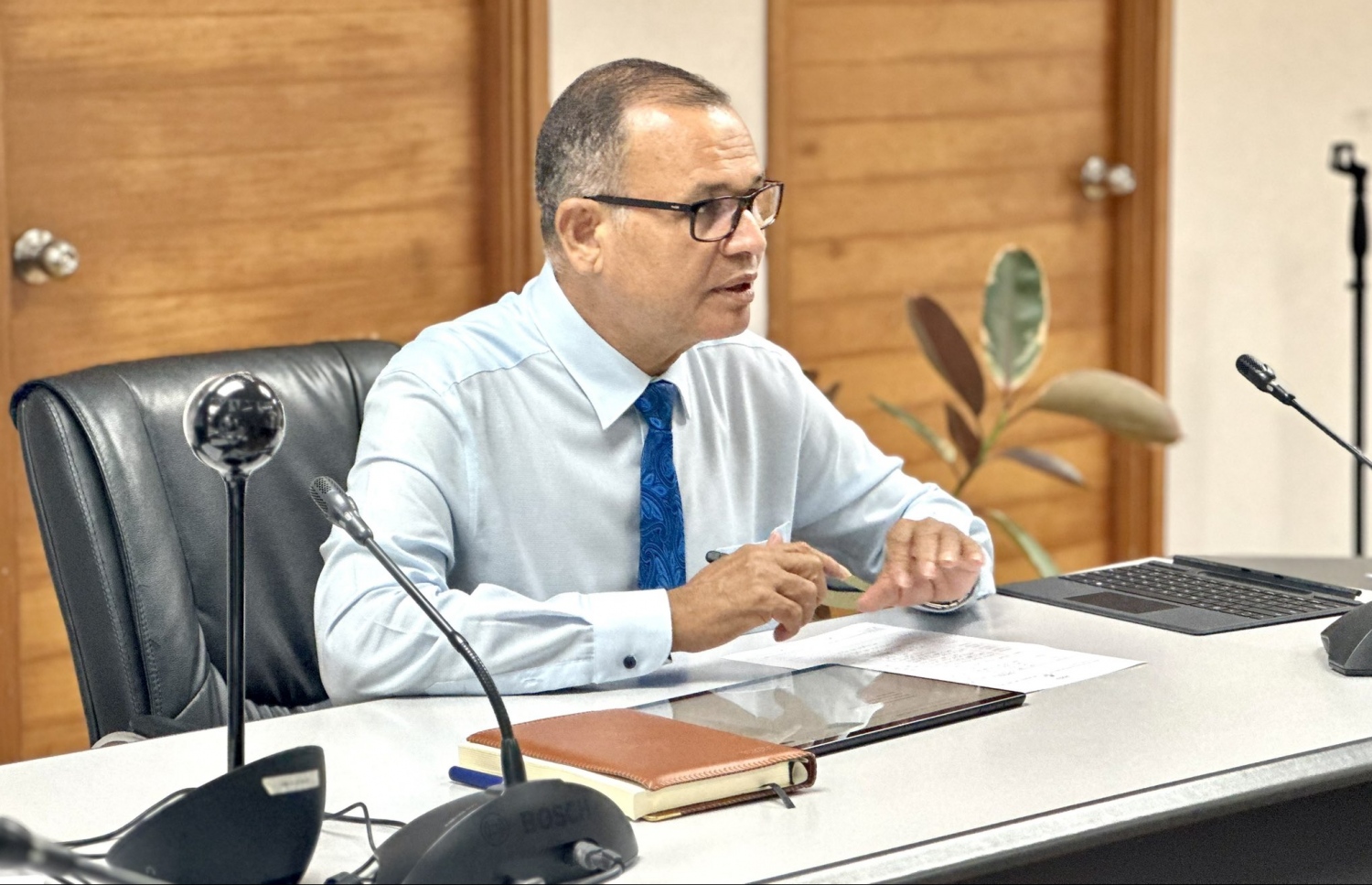 ޕަބްލިކް ވޯކްސް މިނިސްޓަރު އާދަމް ޝަރީފް: އޭނާ ވިދާޅުވީ ސަރުކާރާ ގުޅިގެން އާޒިމްއާ އެކު މާލެއަށް، އެކަށީގެންވާ މަސައްކަތްތަކެއް ކުރެވޭނެ ކަމުގެ އުންމީދު އޮތް ކަމަށް.-- ފޮޓޯ: މިނިސްޓްރީ