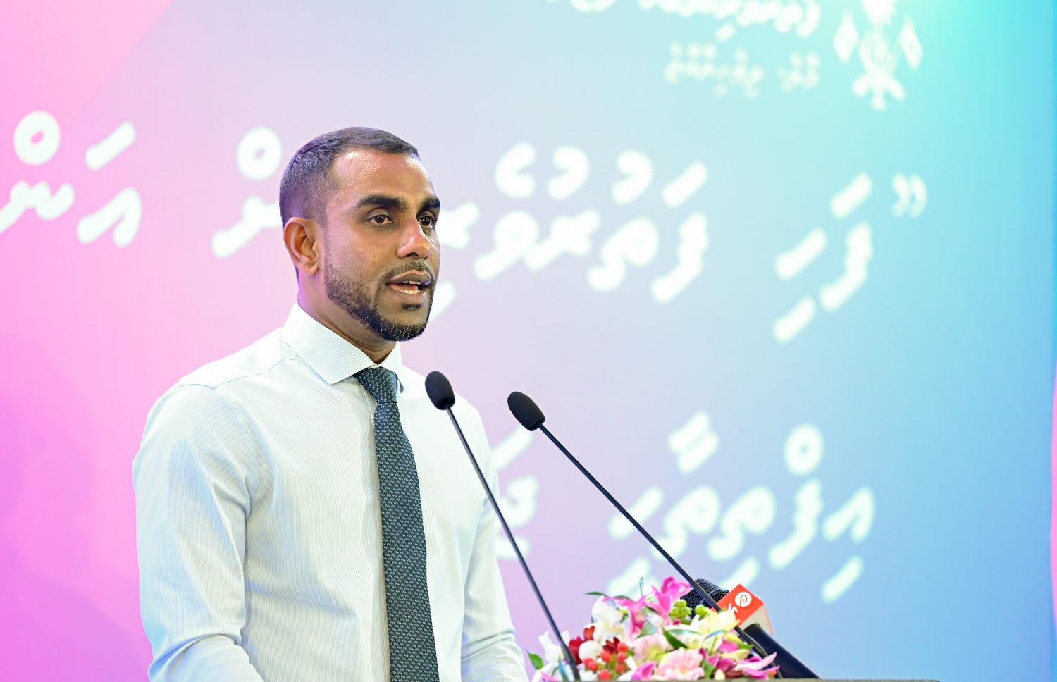 "ފަހި ފަތުރުވެރިކަމަށް އަންހެނުން" އިފްތިތާހު ކުރުމުގެ ރަސްމިއްޔާތުގައި ޓޫރިޒަމް މިނިސްޓަރު ފައިސަލް ވާހަކަ ދައްކަވަނީ.-- ފޮޓޯ: ނިޝާން އަލީ / މިހާރު