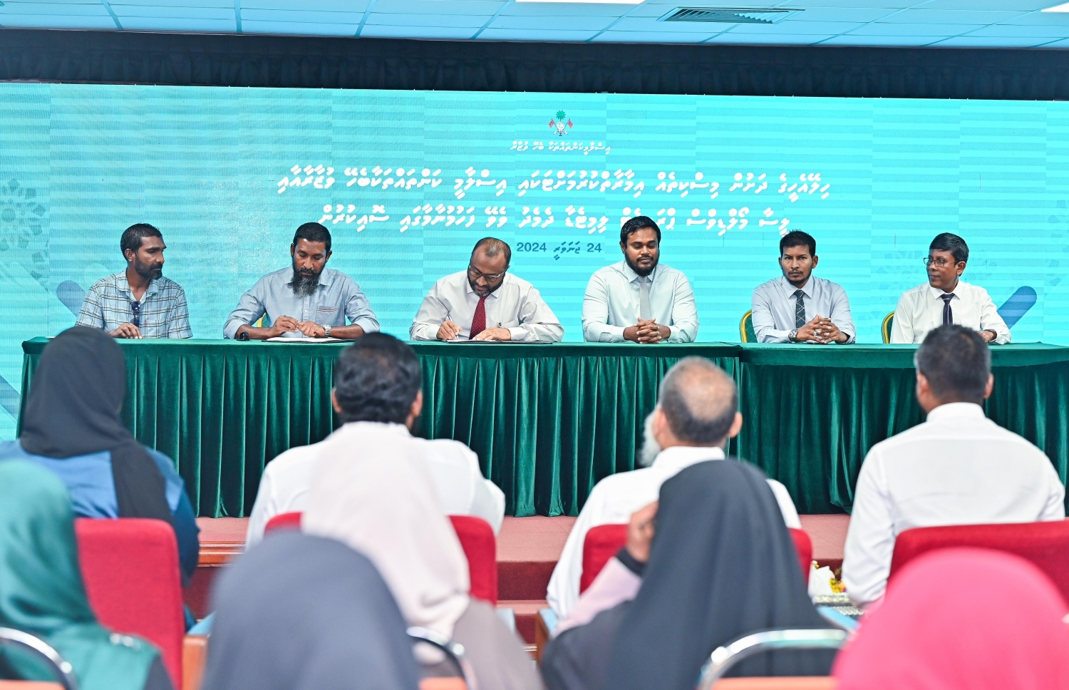 ހުޅުމާލޭގައި މިސްކިތް އެޅުމަށް އިސްލާމިކް މިނިސްޓަރު ޑރ. ޝަހީމް އަދި ލީސާ މޯލްޑިވްސް އިން މިއަދު ސޮއިކުރަނީ.-- ފޮޓޯ: ފަޔާޒު މޫސާ/ މިހާރު